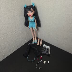 Vintage 2004 Bratz Girls Nite Out Jade Doll with Clothes Heels & Accessories